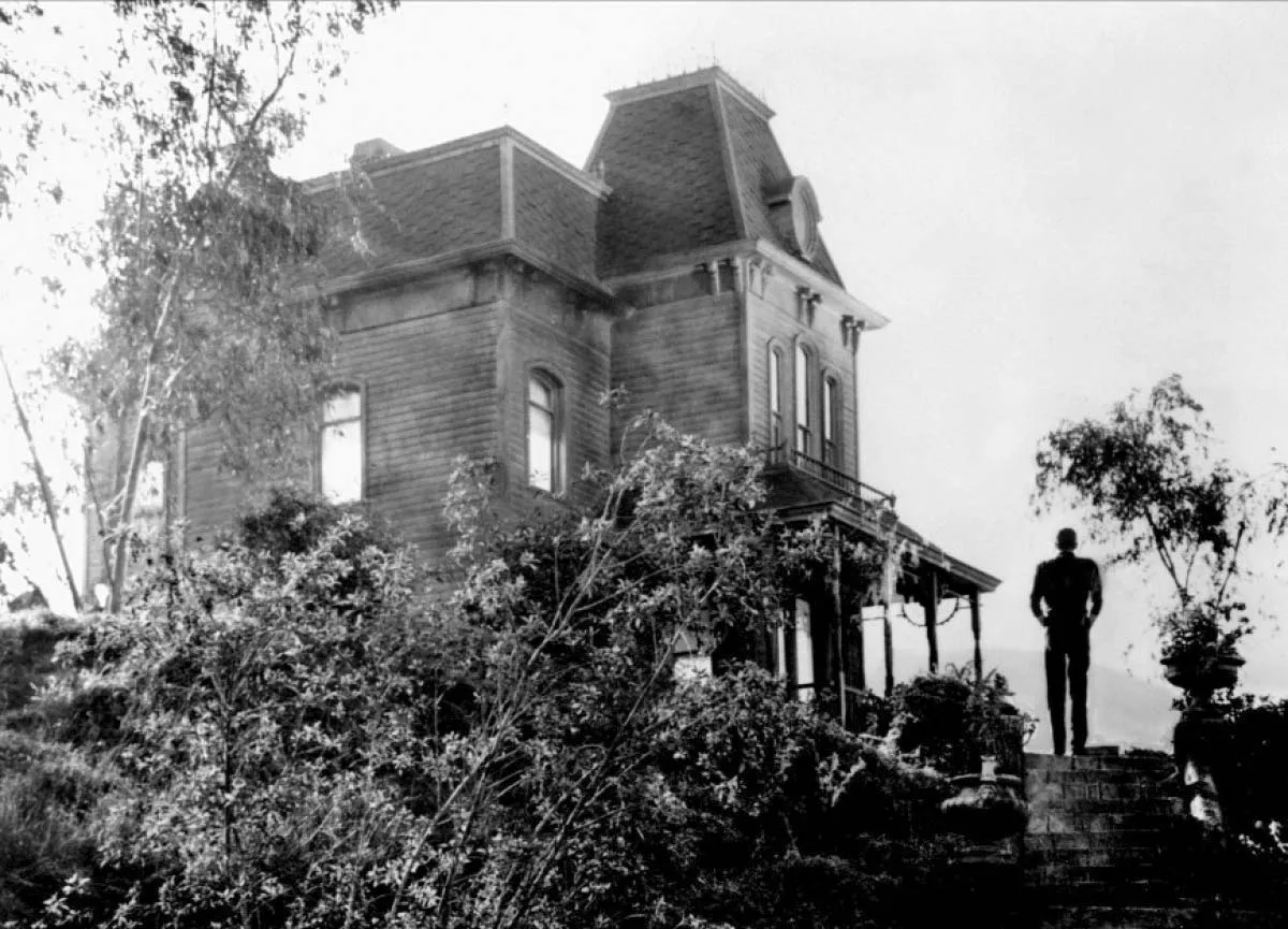 Edward Hopper&rsquo;s &lsquo;House by the Railroad&rsquo;-inspired Bates residence.